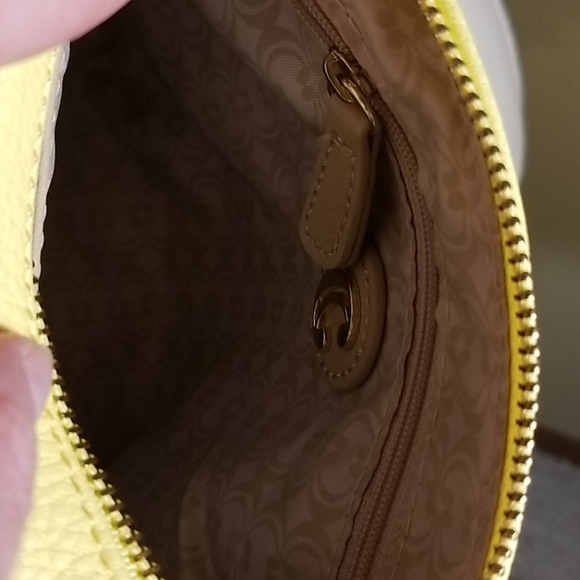 Yellow Purse 💕 - Picture 7 of 8